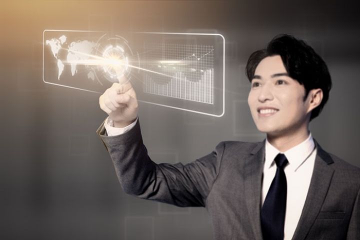 欧易阳：小镇青年如何引爆全球艺术圈的奇迹